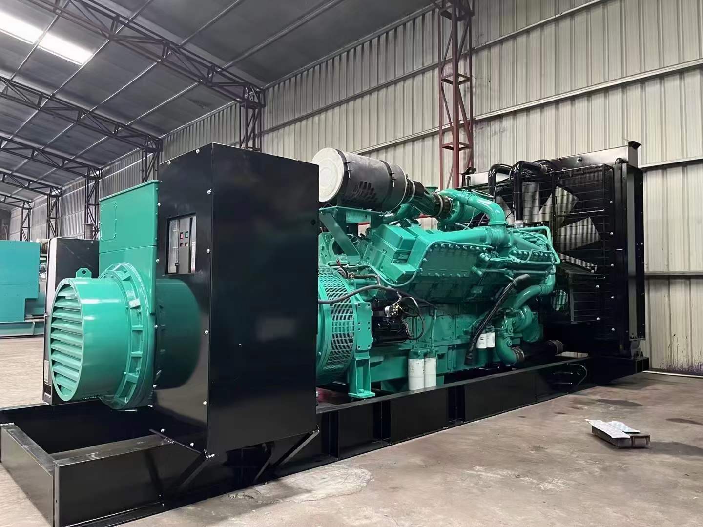 月湖如何降低 800kW 柴油发电机输出电流的波动？